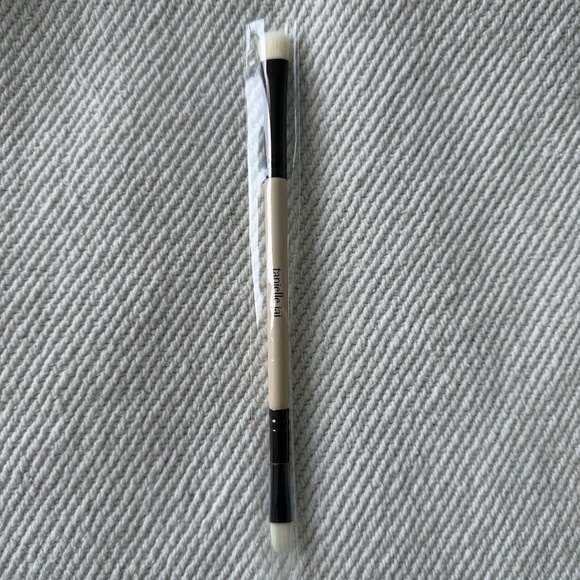 Tanielle Jai #11. Lip Diffuse & Define Dual Ended Makeup Brush - Picture 3 of 7